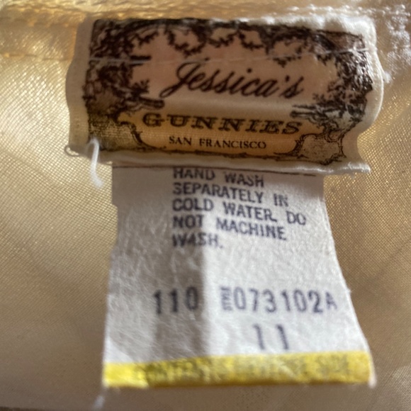 Jessica Gunnies Blouse - Picture 4 of 4